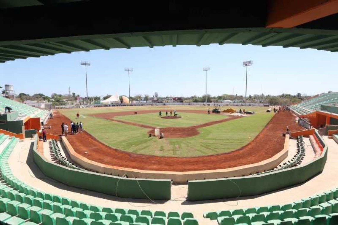 El Gobernador Mauricio Vila Dosal visita el parque de béisbol de Kanasín, nueva casa de los Leones de Yucatán en la temporada 2024