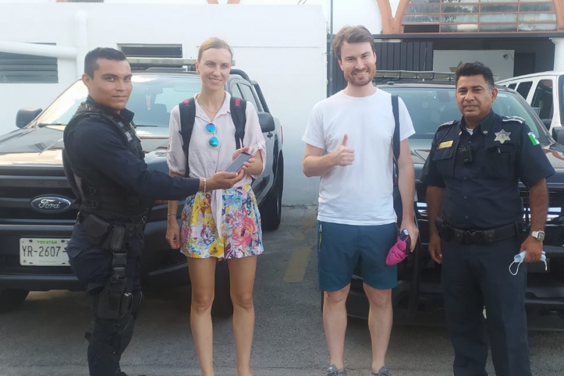 Alemán perdió su teléfono móvil y lo recuperó