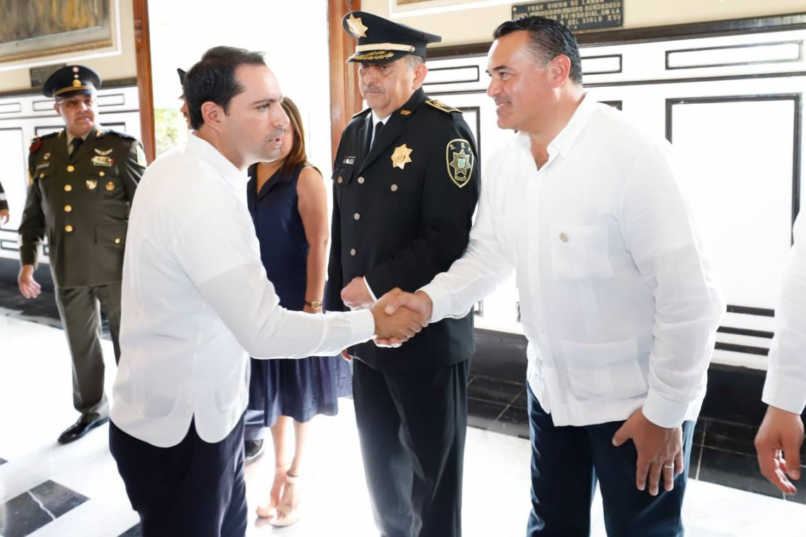 El Alcalde Renán Barrera reconoció a los policías municipales y guardaparques en el desfile del 20 de noviembre