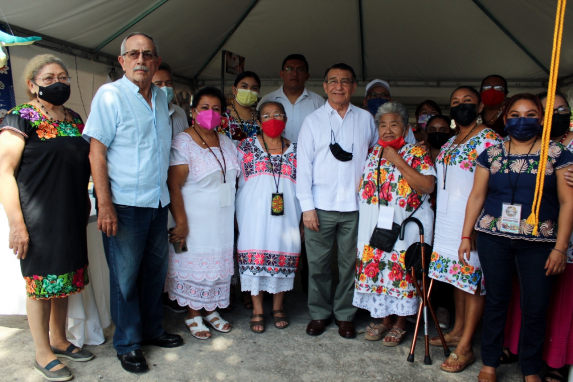 Abrió sus puertas la Feria Artesanal de la Mujer Rural