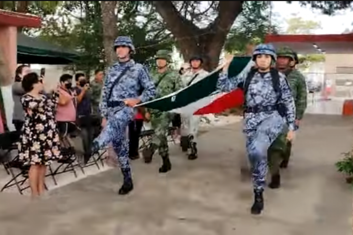 Izamiento del Lábaro Patrio en la Primaria Felipe Carrillo Puerto.