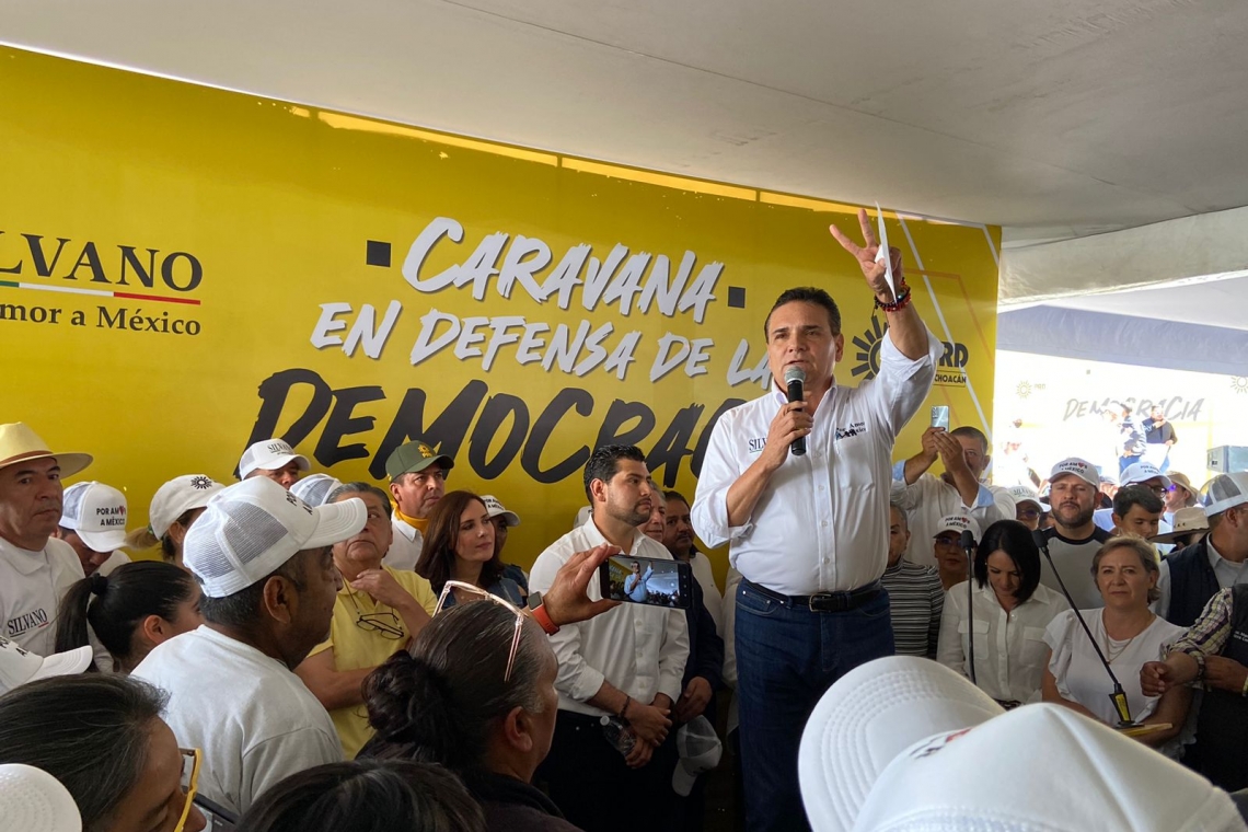 Silvano Aureoles Conejo encabeza caravana contra el "Plan B Electoral".