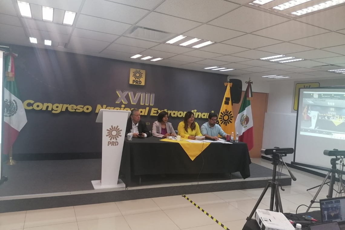 Congresistas perredistas discuten política de alianzas y paridad.