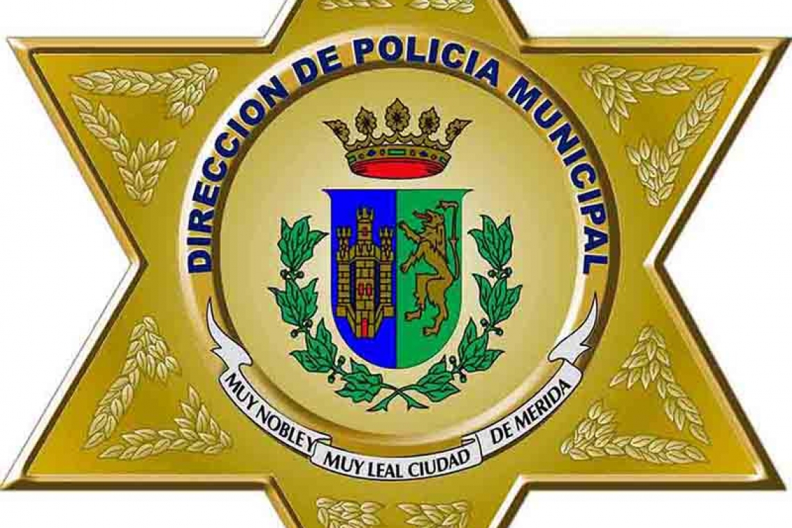 Cayó un pedazo de techo del mercado grande sobre un viejito