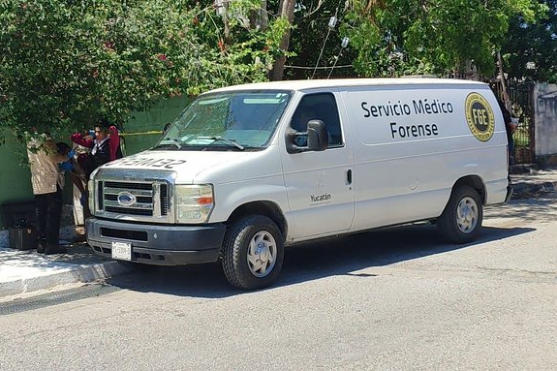 Halló muerto a su esposo en su casa.