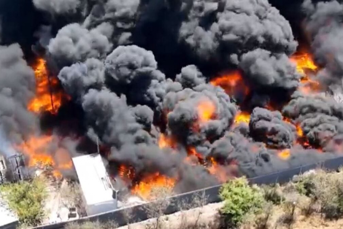  Voraz incendio dejó millonarias pérdidas al quemarse seis bodegas