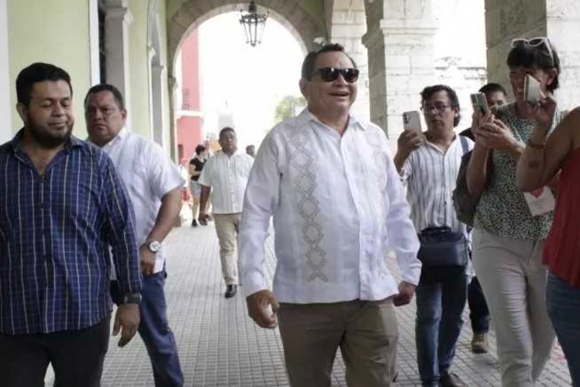 Huacho y Vila se reunieron en el Palacio de Gobierno.