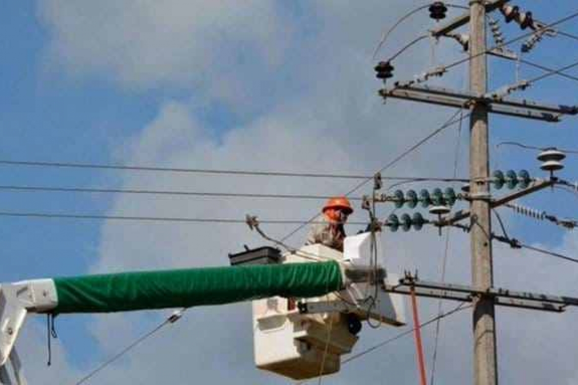 Rápida atención de la CFE a los afectados por falta de luz debido a Milton.