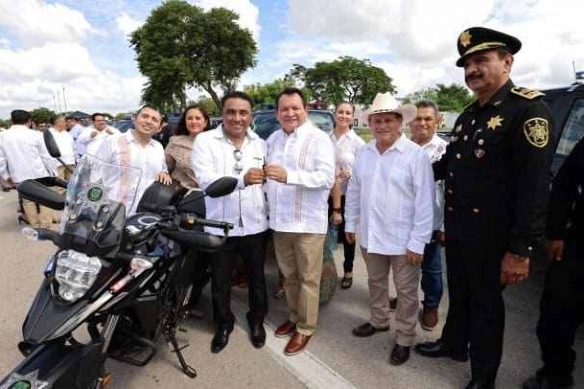 Más vehículos para la seguridad de los yucatecos