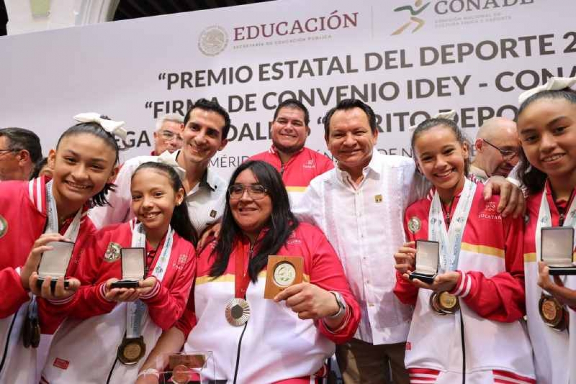 Entregan Premio Estatal del Deporte y la Medalla de Oro al Mérito Deportivo Yucateco.