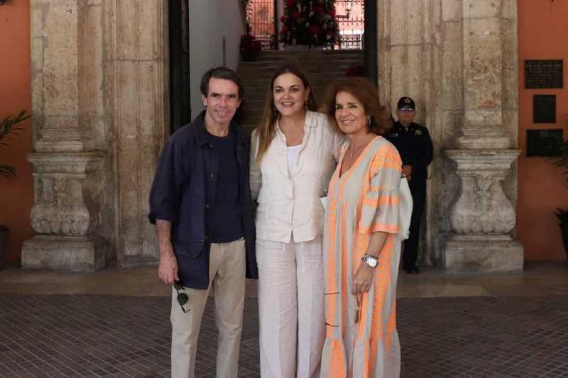 Cecilia Patrón recibe la visita del expresidente de España, José María Aznar.