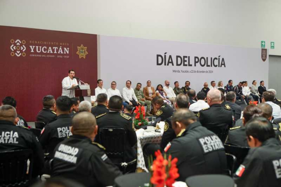 El Gobernador Joaquín Díaz Mena celebró el Día del Policia reconociendo el trabajo de la corporación.