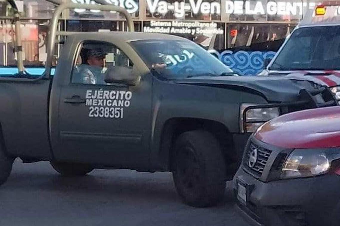 Un transporte militar chocó contra un camión de pasajeros: hay cinco uniformados heridos.