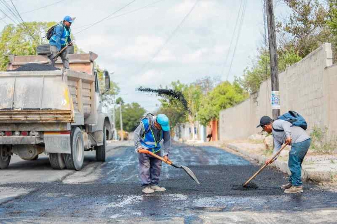 EN MERIDA BUSCAN TAPAR MAS DE 200 MIL BACHES