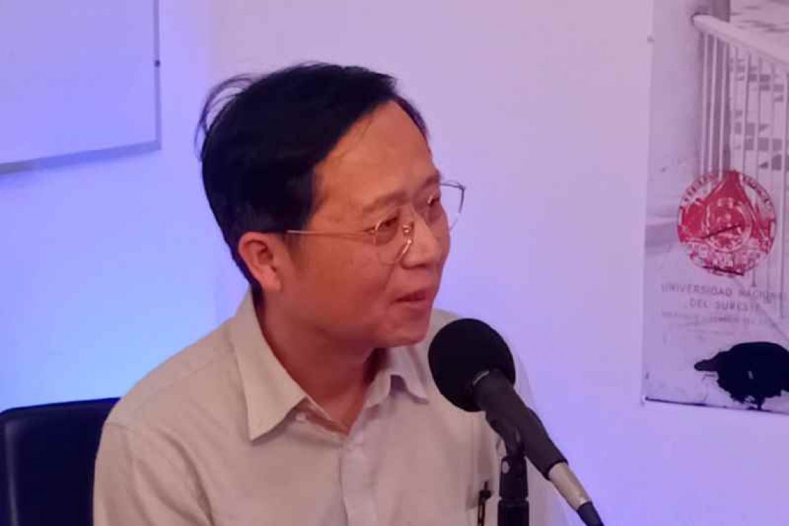 Wang Jie, divulgador científico Chino visitó la UADY y habló sobre el cráter de Chicxulub