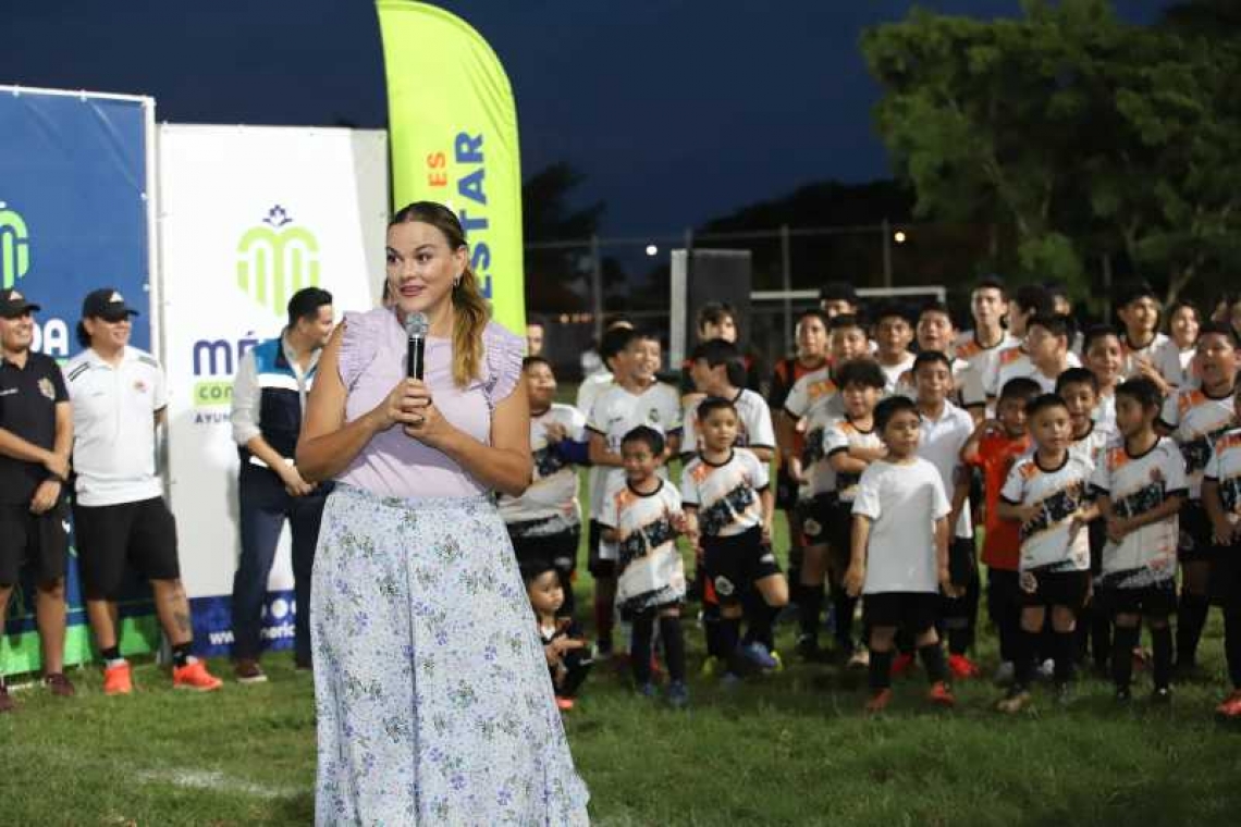 Entrega Cecilia Patrón instalaciones deportivas a la comunidad de Yucalpetén