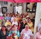 COLEGIO DE LOCUTORES DE YUCATAN ESTA DE MANTELES LARGOS.