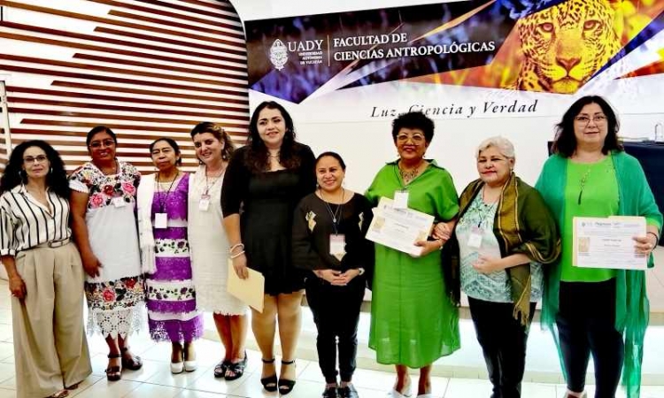  EN LA UADY COLOQUIO INTERNACIONAL SOBRE LA LITERATURA REGIONAL DE LAS MUJERES.