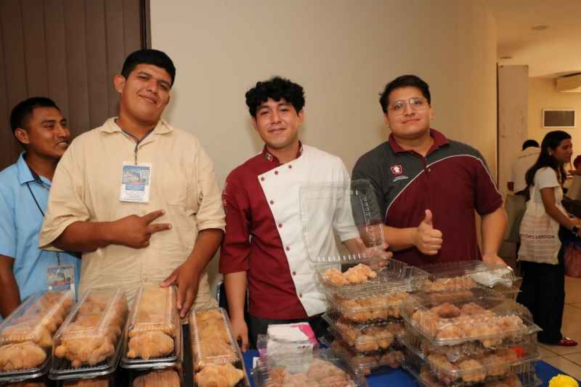  Ayuntamiento de Mérida motiva a universitarios a realizar su servicio social con sentido comunitario.