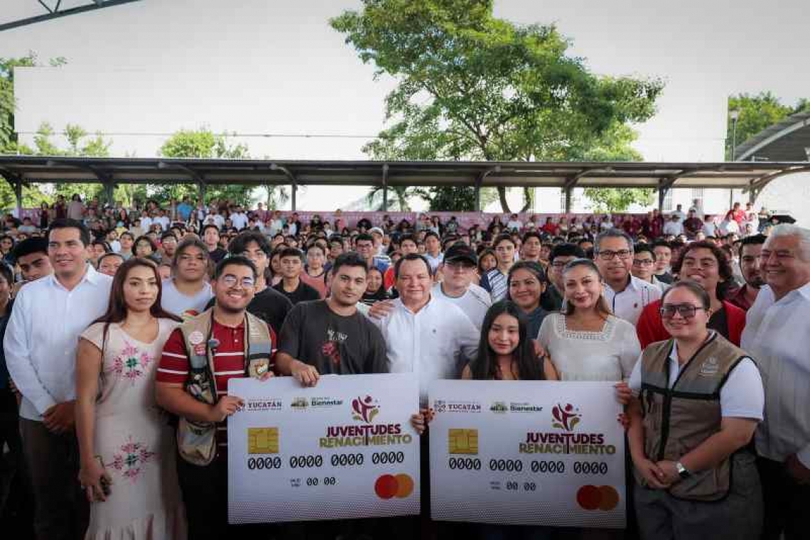 Gobernador Joaquín Díaz Mena inicia entrega de tarjetas “Felipe Carrillo Puerto” a estudiantes de la UADY.