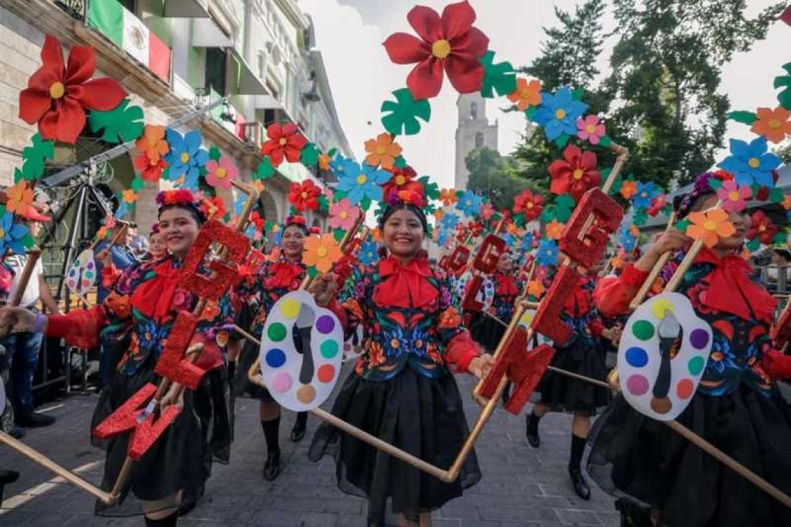 ﻿  Gobernador Joaquín Díaz Mena encabezó homenaje cívico y desfile del 115 aniversario de la Revolución Mexicana junto con las familias yucatecas.