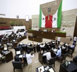 Gobernador Joaquín Díaz Mena inicia entrega de tarjetas “Felipe Carrillo Puerto” a estudiantes de la UADY.