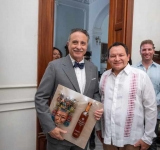 Gobernador Joaquín Díaz Mena inicia entrega de tarjetas “Felipe Carrillo Puerto” a estudiantes de la UADY.