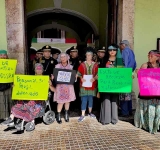 Gobernador Joaquín Díaz Mena inicia entrega de tarjetas “Felipe Carrillo Puerto” a estudiantes de la UADY.