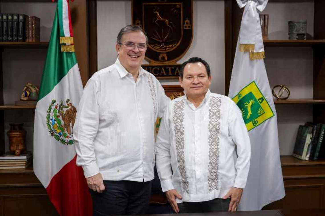  Marcelo Ebrard Casaubón vino a Yucatán a manifestar el respaldo de la federación al Gobierno de Joaquín Díaz Mena ante las difíciles circunstancias que atraviesa