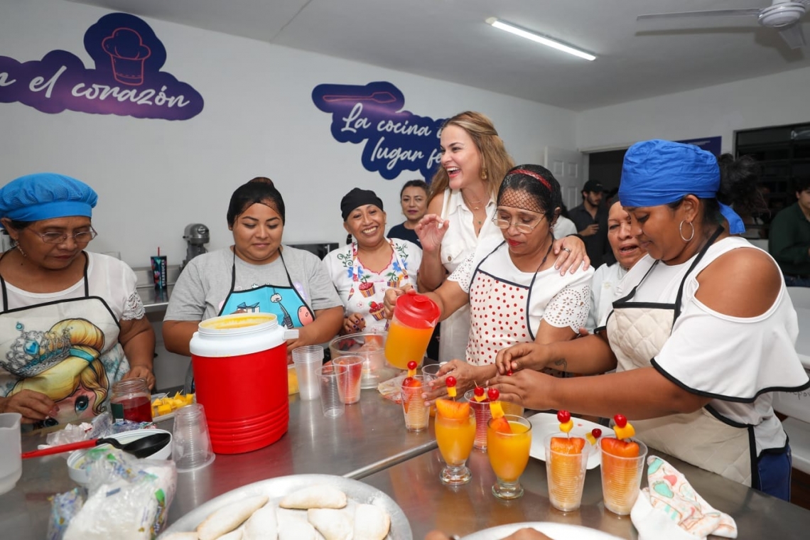 Ayuntamiento de Mérida impulsa la autonomía económica y una vida libre de violencias en colonias y comisarías.