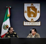   CECILIA, LA ALCALDESA DE MÉRIDA REPARTIO COBIJAS EN LA PUERTA DEL H'ORAN.