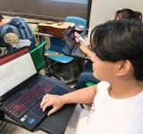   CECILIA, LA ALCALDESA DE MÉRIDA REPARTIO COBIJAS EN LA PUERTA DEL H'ORAN.