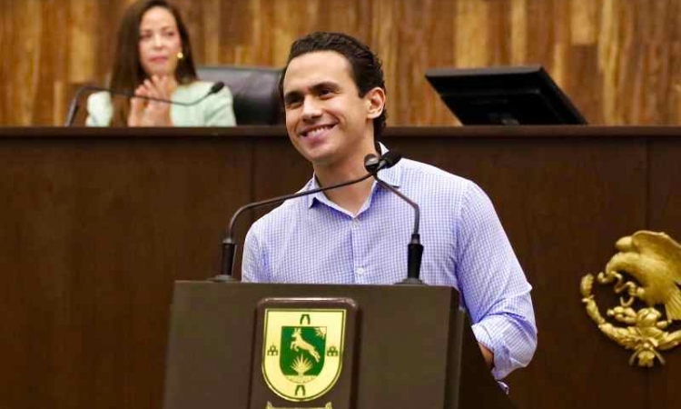 Plantea Álvaro Cetina nuevo impulso para Yucatán y señala falta de proyecto y resultados del gobierno estatal.