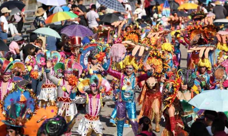 Desfiles, espectáculos artísticos multitudinarios consolidan al Circo Carnaval Mérida 2026 como la fiesta más grande, segura e incluyente de la urbe.