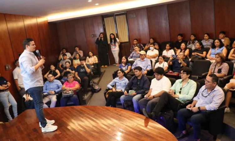  Conecta Ayuntamiento de Mérida a jóvenes con causas sociales.