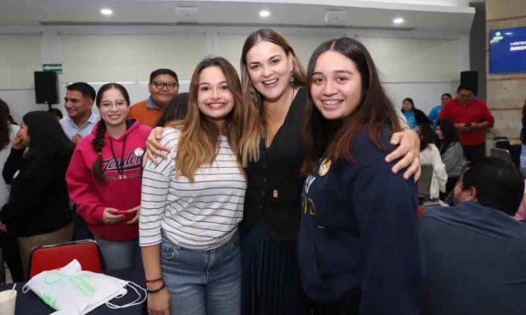  Cecilia Patrón presenta primer programa universitario del Ayuntamiento de Mérida para mujeres