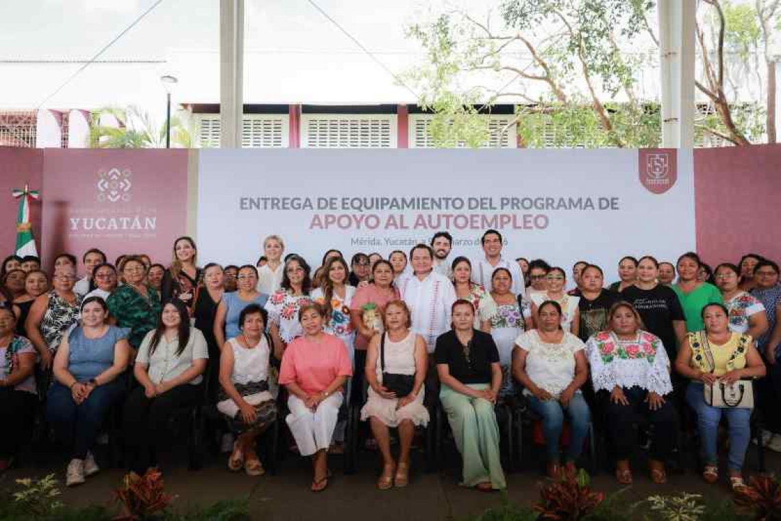 Entrega Gobierno del Estado herramientas para fortalecer emprendimientos en Yucatán.
