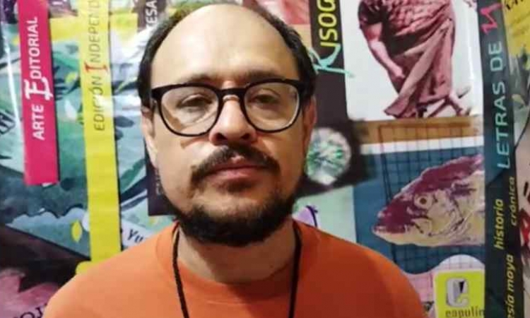 RICARDO CARMONA, EDITOR DE LIBROS ARTESANALES