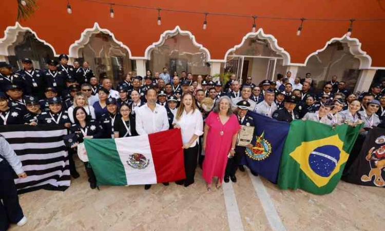  PRESiDENTA MUNICIPAL DE MÉRIDA INAUGURA EL CONGRESO INTERNACIONAL D.A.R.E. 2026