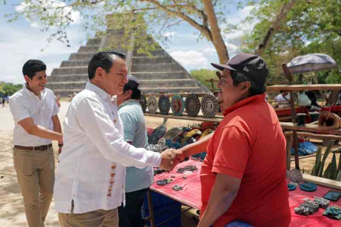 IMPULSAN MEJORES CONDICIONES PARA ARTESANAS Y ARTESANOS EN CHICHEN ITZA.