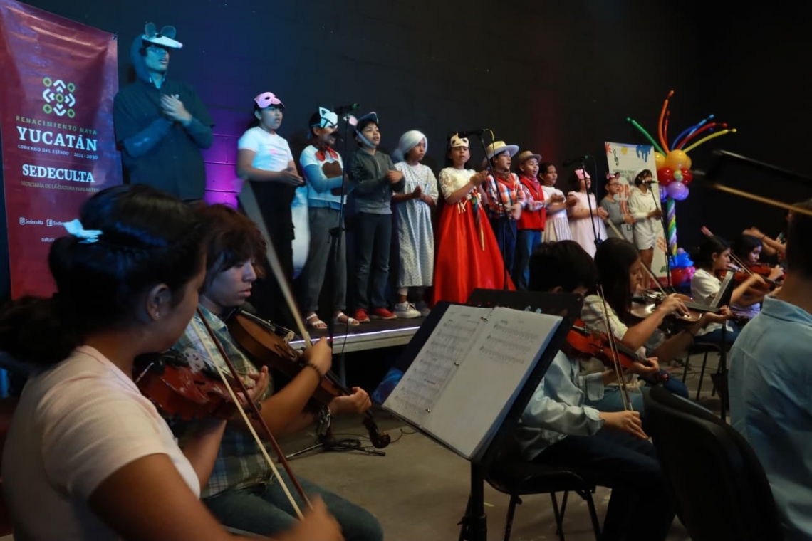 NIÑAS Y NIÑOS RINDEN HOMENAJE A CRI-CRÍ EN LA IBÉRICA.