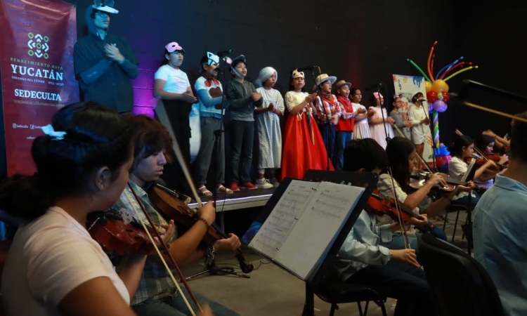 NIÑAS Y NIÑOS RINDEN HOMENAJE A CRI-CRÍ EN LA IBÉRICA.