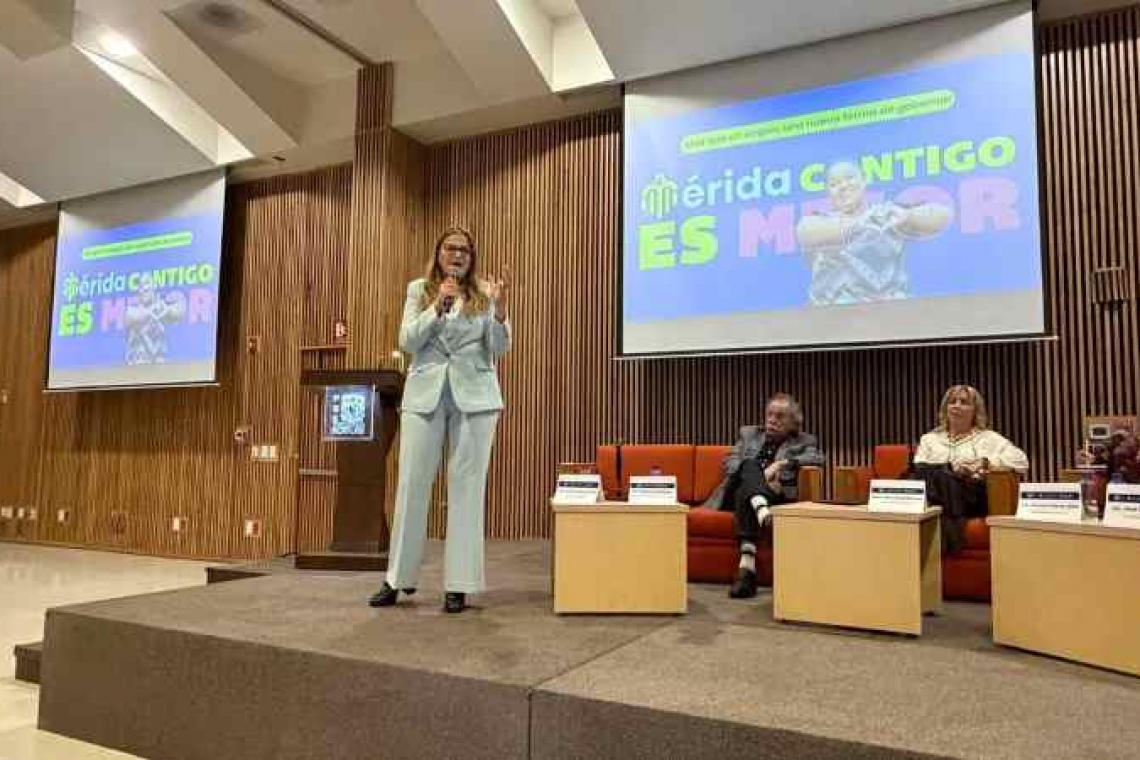  EXPONE CECILIA PATRON ANTE COMUNIDAD UNIVERSITARIA LAS FORTALEZAS DE GOBERNAR CON PARTICIPACION CIUDADANA.