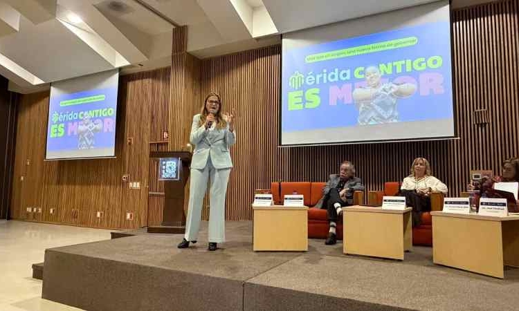  EXPONE CECILIA PATRON ANTE COMUNIDAD UNIVERSITARIA LAS FORTALEZAS DE GOBERNAR CON PARTICIPACION CIUDADANA.