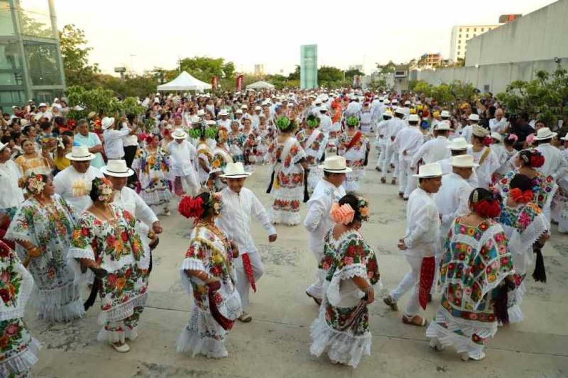 MAS DE MIL 800 JARANERAS Y JARANEROS CELEBRARON EL DÍA INTERNACIONAL DE LA DANZA EN EL GRAN MUSEO DEL MUNDO MAYA.