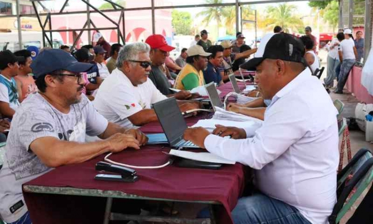 MESAS DE ATENCION EN LA COSTA YUCATECA PARA TRAMITES Y APOYOS PARA LA PESCA.