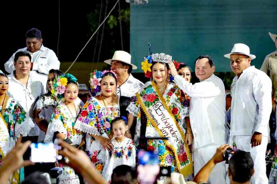  EN LA INAGURACION DE LA FERIA TRADICIONAL, EL GOBERNADOR JOAQUIN DIAZ MENA ANUNCIO QUE CONSTRUIRAN UN NUEVO TELEBACHILLERATO.
