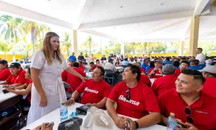 EN EL DIA INTERNACIONAL DEL TRABAJO LA PRESIDENTA MUNICIPAL RECONOCIO A LA CTM YUCATAN Y DESTACO QUE MERIDA ALCAZO LA CIFRA HISTORICA DE 341 MIL 511 EMPLEOS FORMALES.