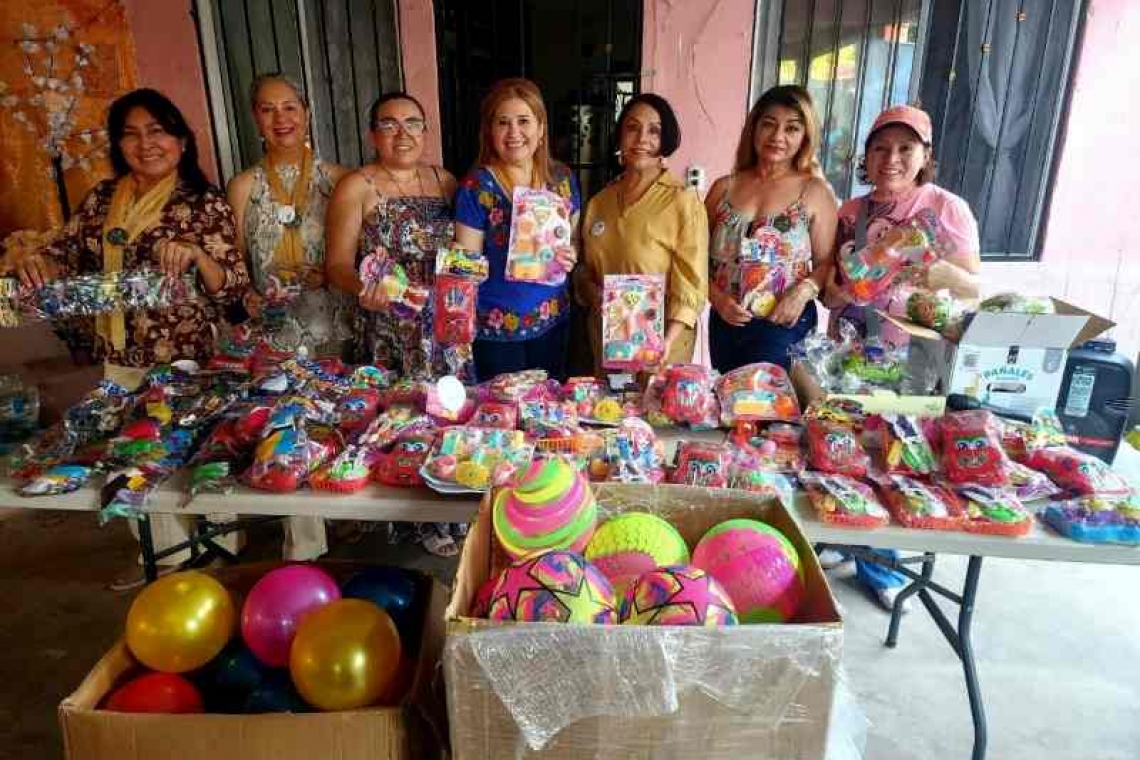  LUCIERNAGAS YUCATAN LLEVAN REGALOS A LA MIELERA