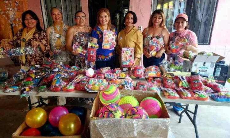  LUCIERNAGAS YUCATAN LLEVAN REGALOS A LA MIELERA